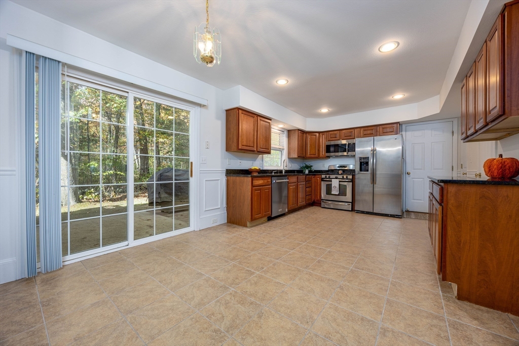 Billerica, Massachusetts, 01862, United States, 3 Bedrooms Bedrooms, ,3 BathroomsBathrooms,Residential,For Sale,1974390