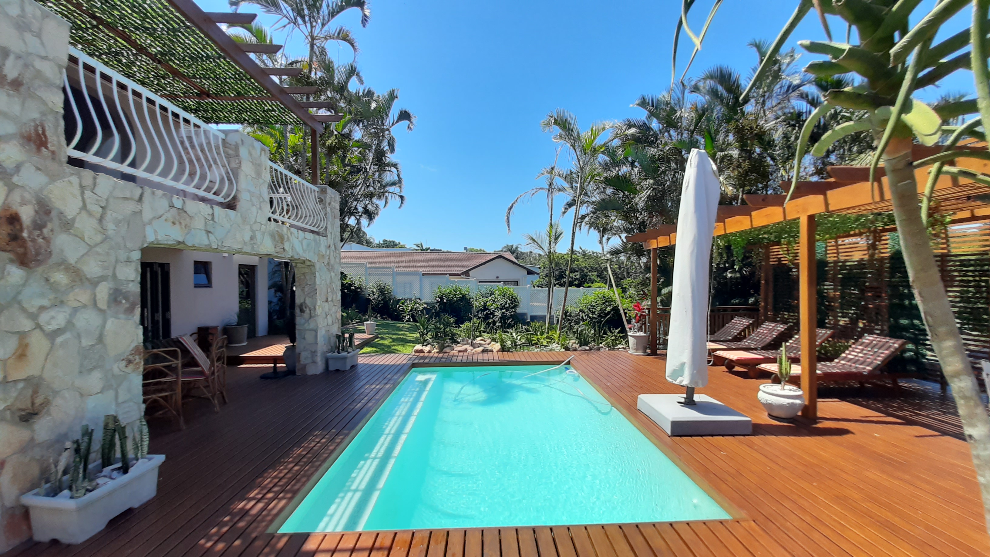  Fully Renovated Coastal Residence with Guest Flatlet and Sea Views in Salt Rock - 物件實景