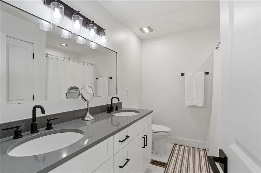 Milledgeville, Georgia, 31061, United States, 4 Bedrooms Bedrooms, ,4 BathroomsBathrooms,Residential,For Sale,2039885