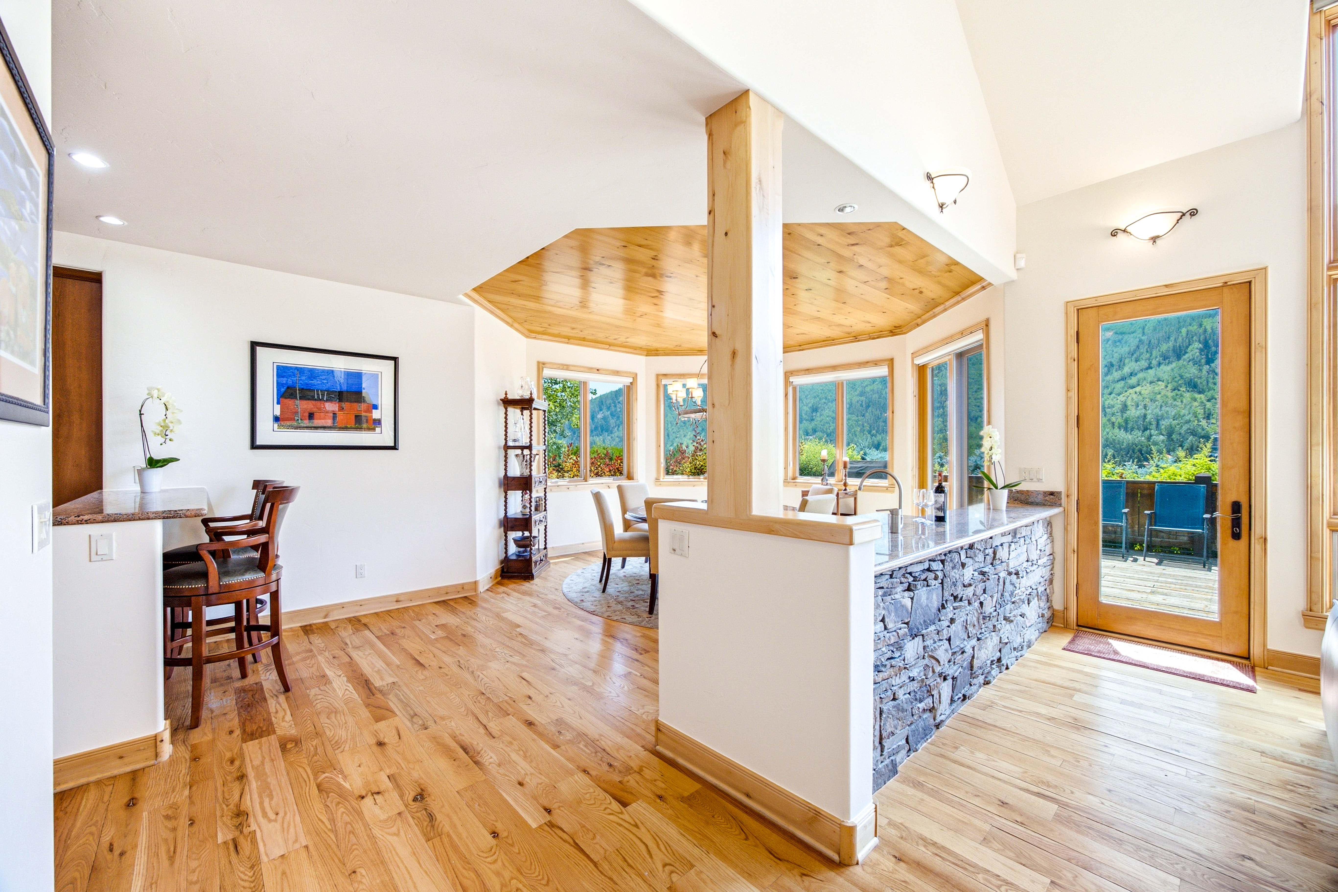  Custom-built, Single-family Home in the Exclusive Grand Traverse Neighborhood - 物件實景