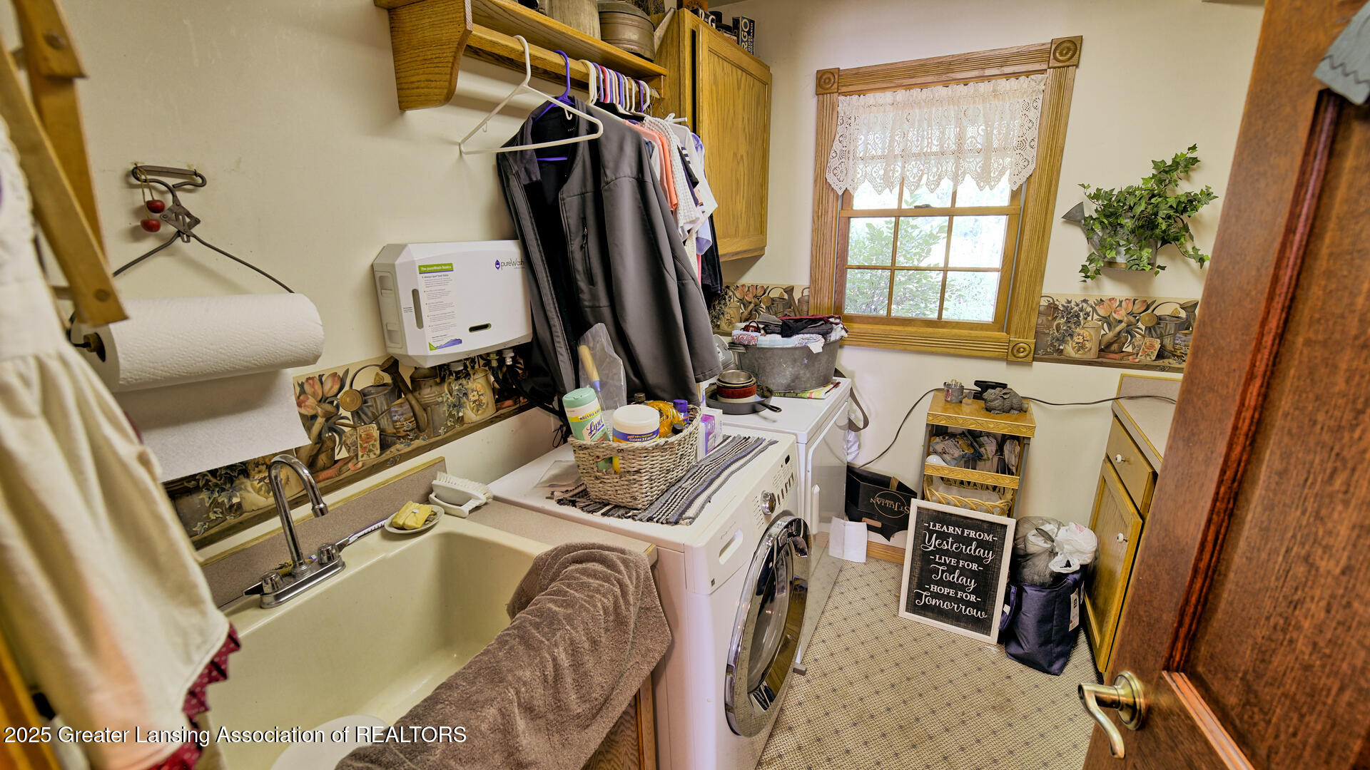 Portland, Michigan, 48875, United States, 5 Bedrooms Bedrooms, ,4 BathroomsBathrooms,Residential,For Sale,2001536