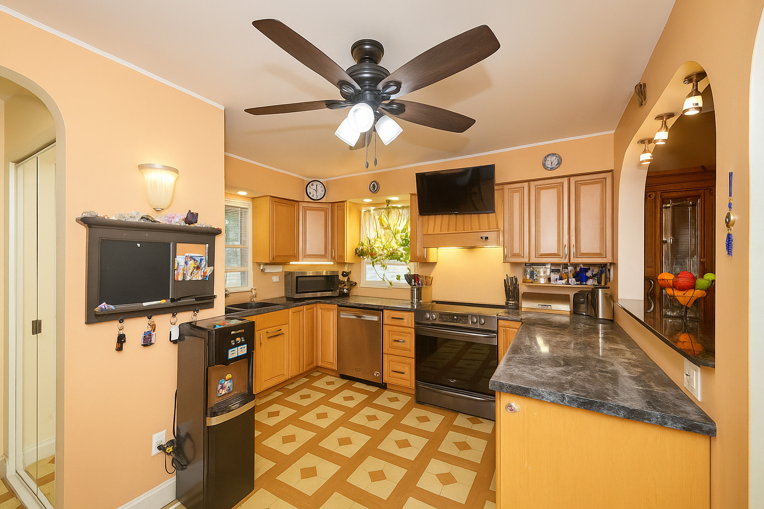 Arlington Heights, Illinois, 60004, United States, 5 Bedrooms Bedrooms, ,3 BathroomsBathrooms,Residential,For Sale,1947256