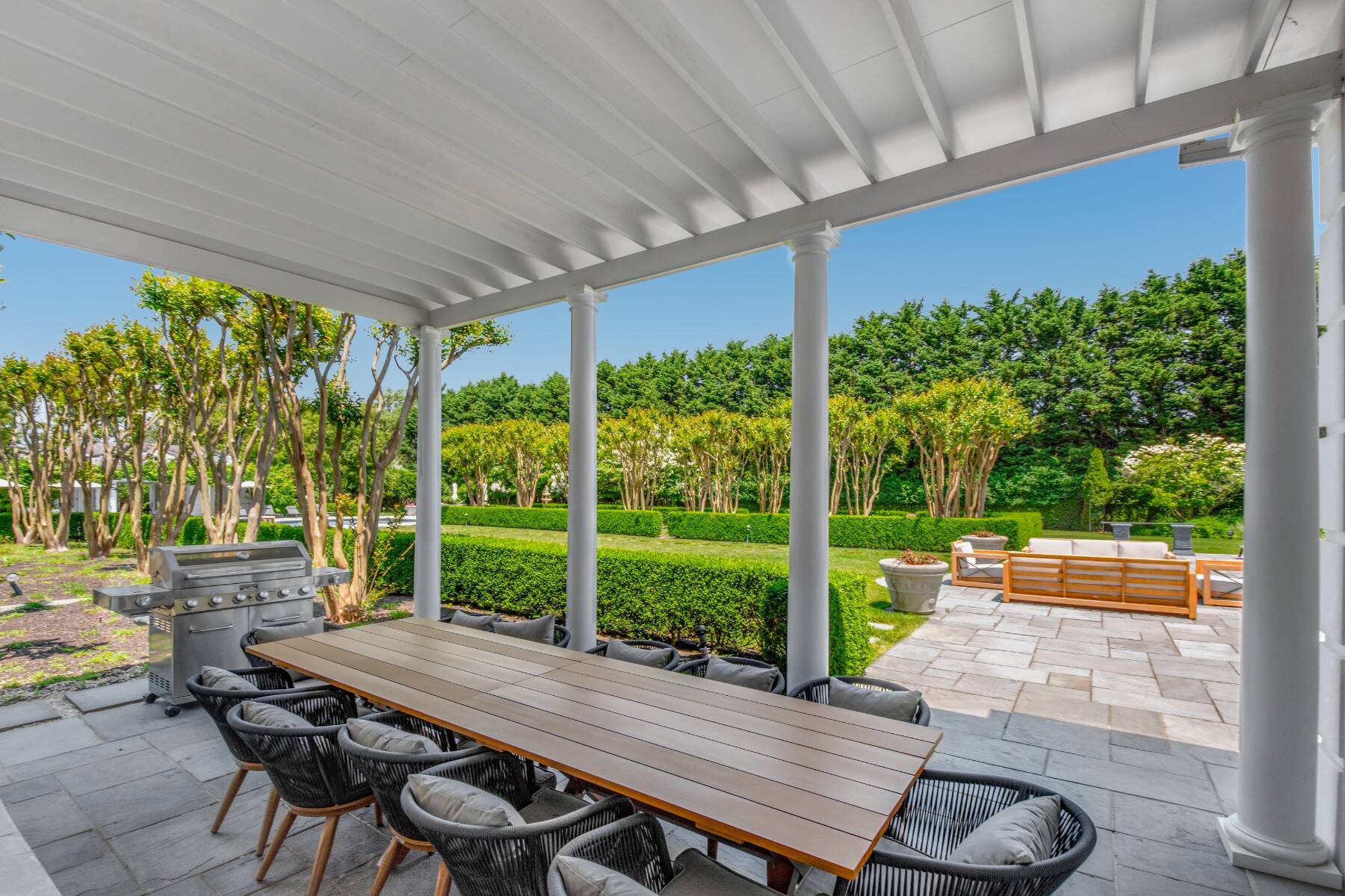  2-Acre SHV Compound, Fully Furnished, w/ Guest & Pool House - 物件實景
