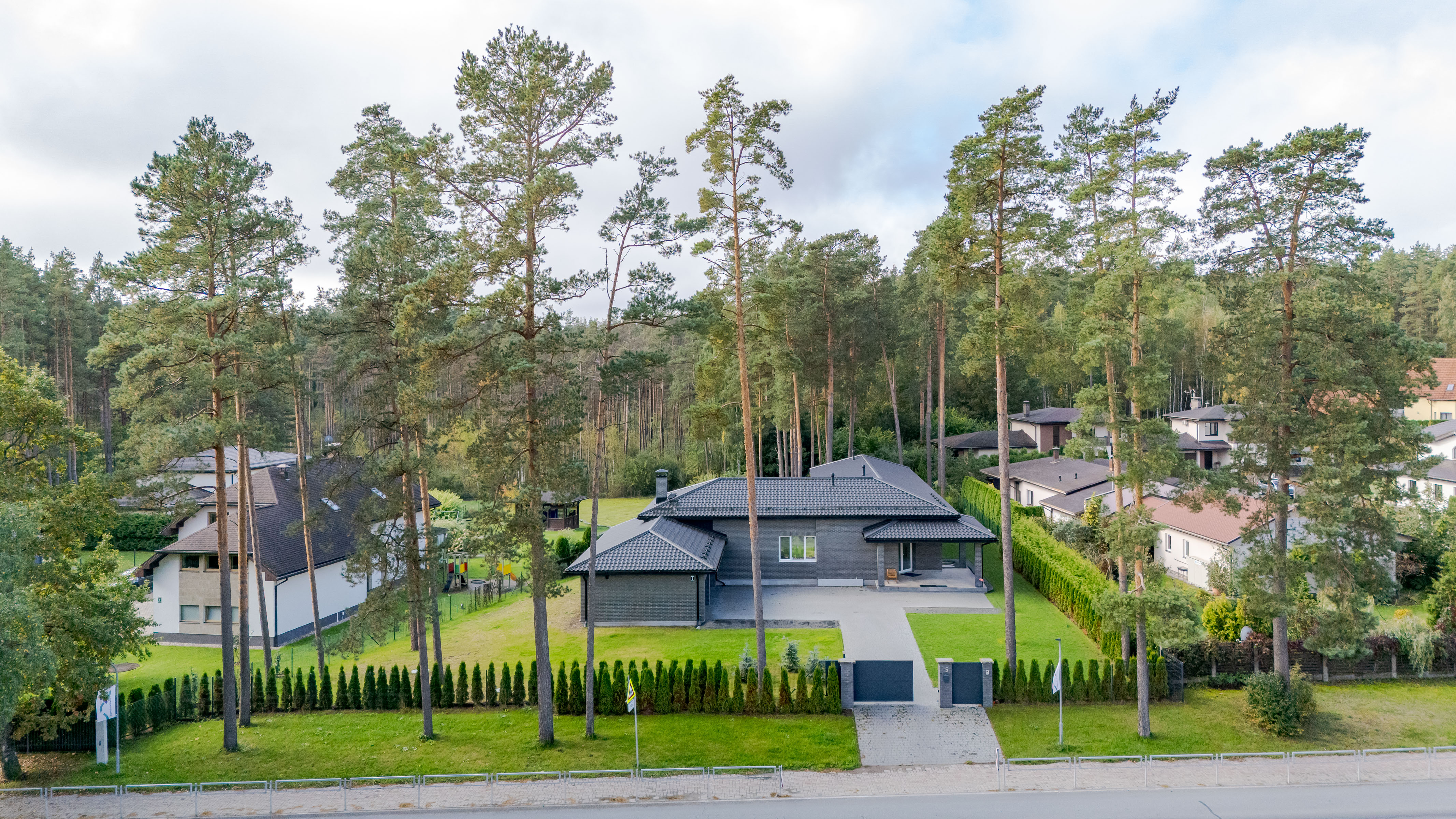  Contemporary Residence Surrounded by Private woodland - 物件實景