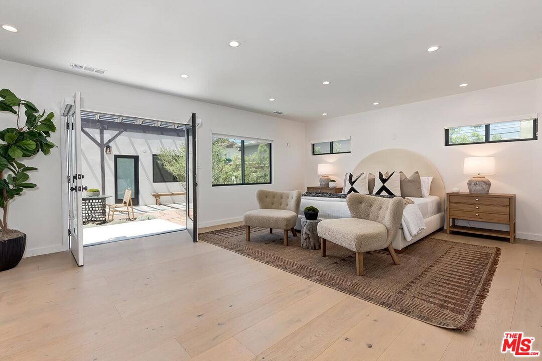 Los Angeles, California, 90039, United States, 4 Bedrooms Bedrooms, ,5 BathroomsBathrooms,Residential,For Sale,1940918