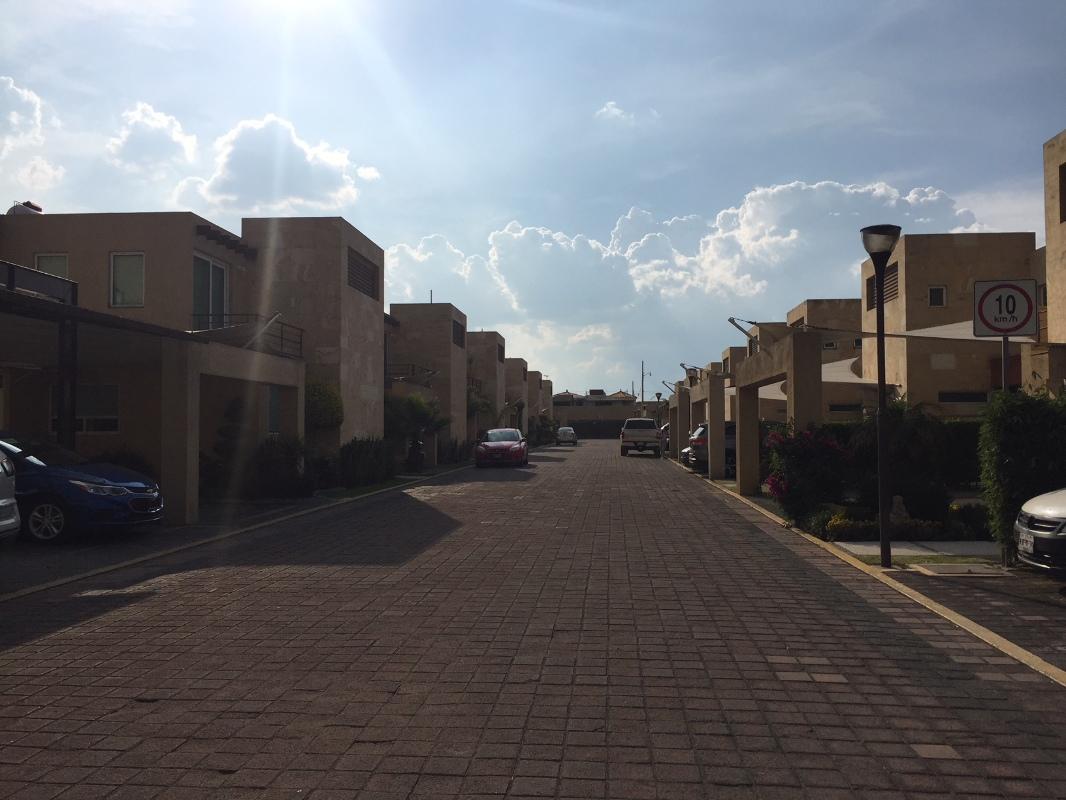 Metepec, Estado de México, 52172, Mexico, 4 Bedrooms Bedrooms, ,4 BathroomsBathrooms,Residential,For Sale,1770872