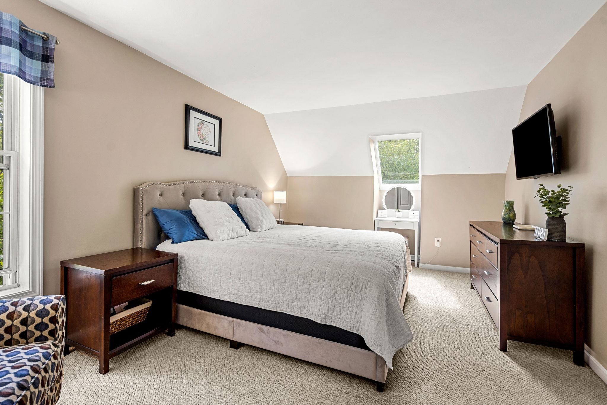 Derry, New Hampshire, 03038, United States, 3 Bedrooms Bedrooms, ,2 BathroomsBathrooms,Residential,For Sale,1927202