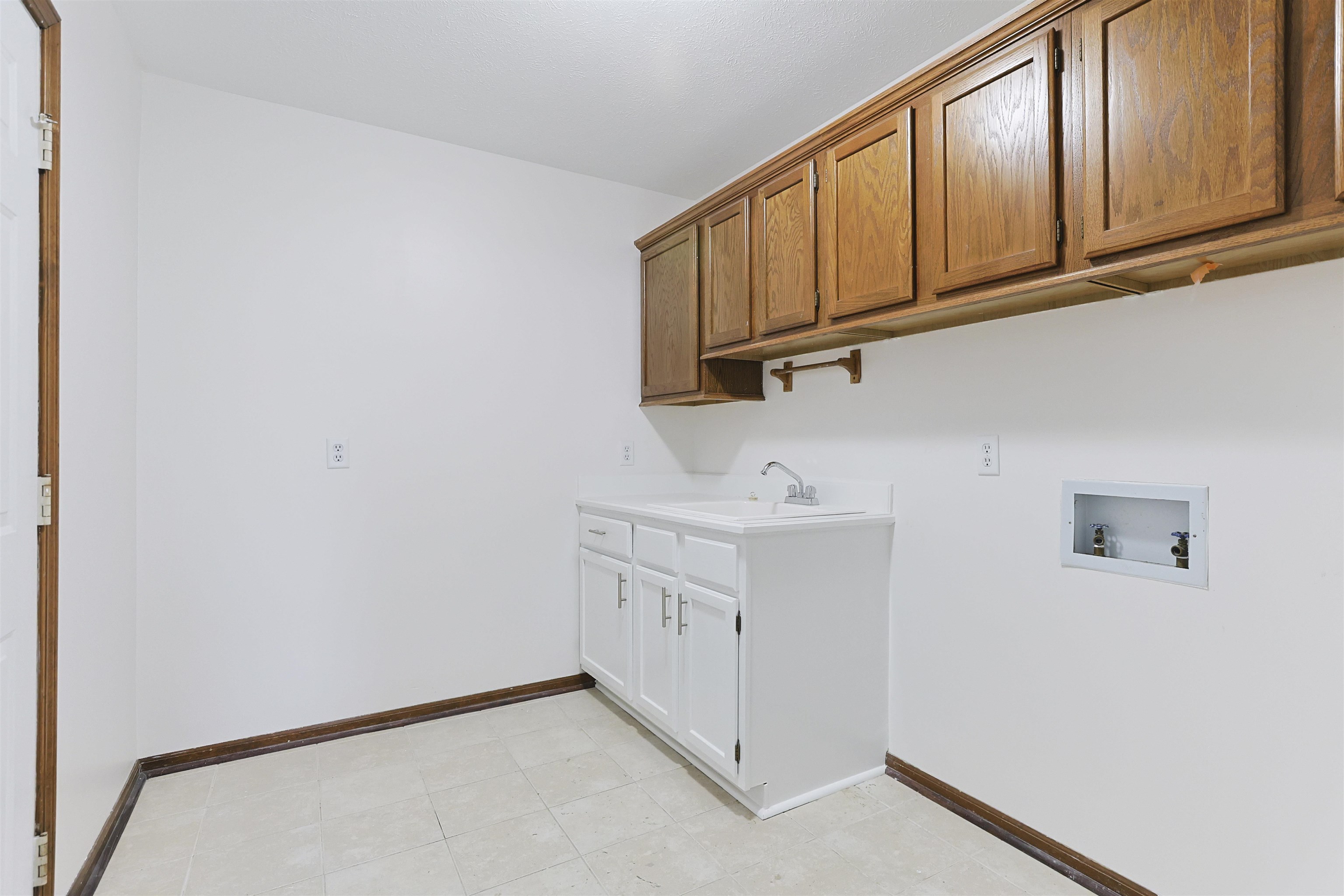 South Bend, Indiana, 46614, United States, 4 Bedrooms Bedrooms, ,4 BathroomsBathrooms,Residential,For Sale,1985327