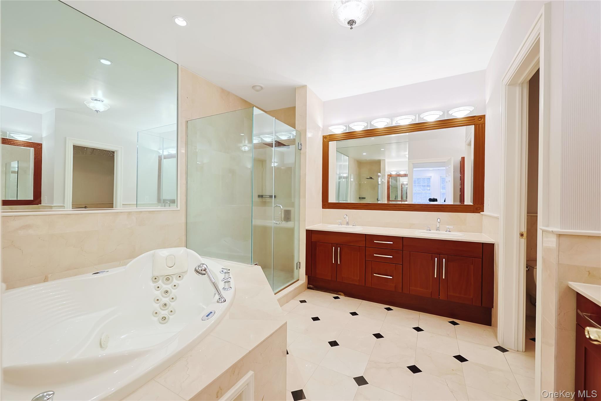  14 Belvedere Court, North Hills, NY, 11030 - 物件實景