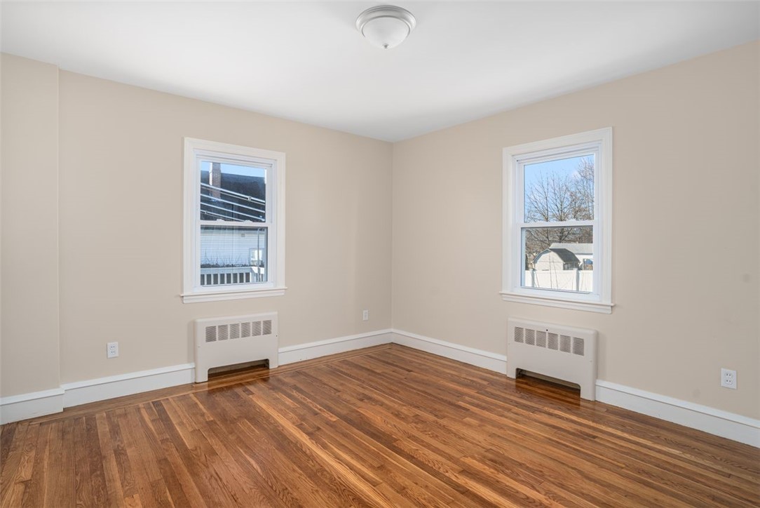 Providence, Rhode Island, 02809, United States, 3 Bedrooms Bedrooms, ,1 BathroomBathrooms,Residential,For Sale,2003236