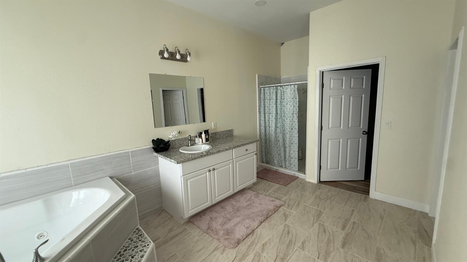 Selma, California, 93662, United States, 4 Bedrooms Bedrooms, ,2 BathroomsBathrooms,Residential,For Sale,1974766