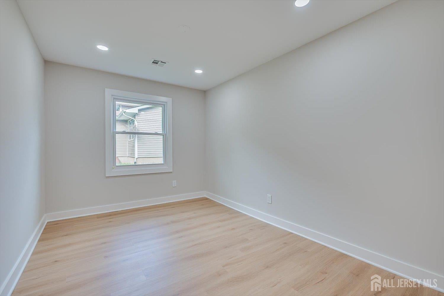 Piscataway, New Jersey, 08854, United States, 5 Bedrooms Bedrooms, ,3 BathroomsBathrooms,Residential,For Sale,2048679