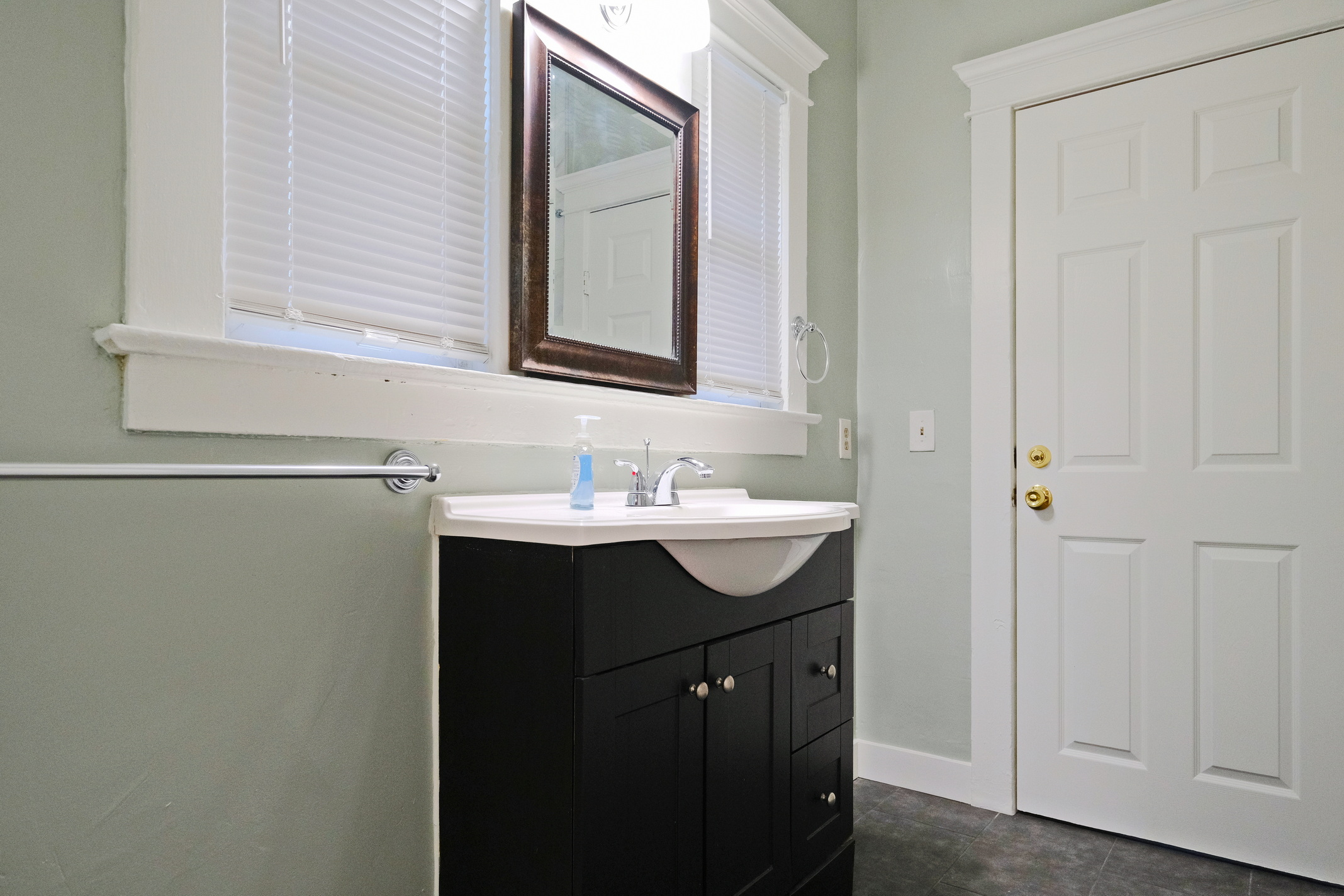 Los Angeles, California, 90007, United States, 2 Bedrooms Bedrooms, ,1 BathroomBathrooms,Residential,For Sale,1737076