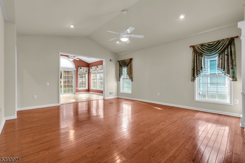 Franklin Twp., New Jersey, 08873, United States, 2 Bedrooms Bedrooms, ,3 BathroomsBathrooms,Residential,For Sale,1987602