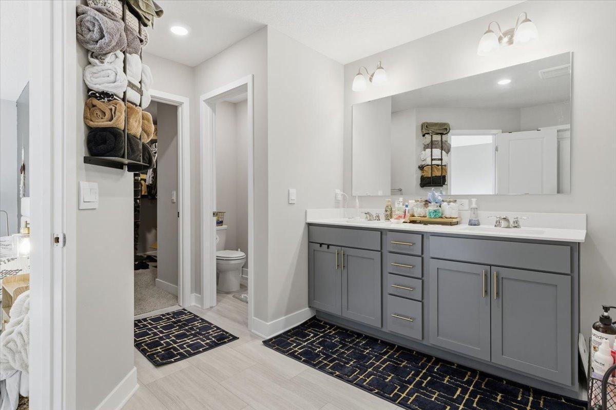 Prior Lake, Minnesota, 55352, United States, 5 Bedrooms Bedrooms, ,2 BathroomsBathrooms,Residential,For Sale,2000604