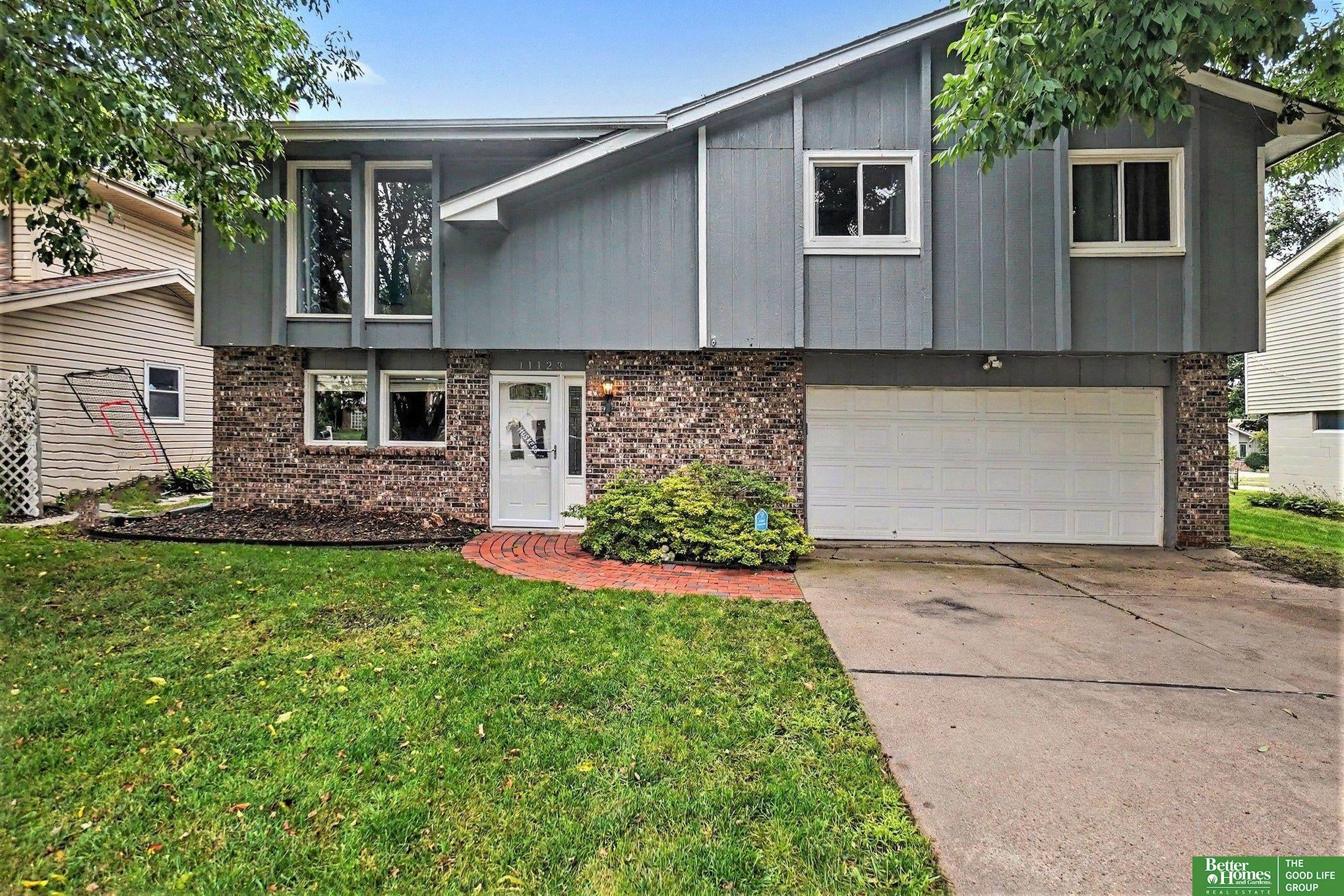 Crown Point Ave, Omaha, NE 68164