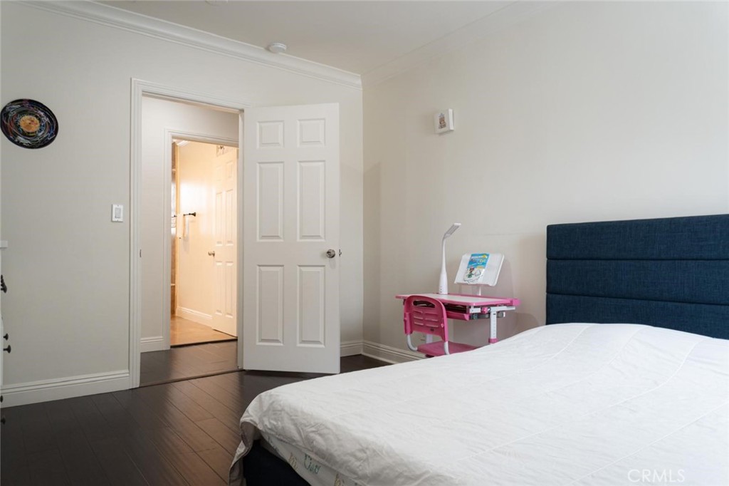 Los Angeles, California, 90043, United States, 3 Bedrooms Bedrooms, ,2 BathroomsBathrooms,Residential,For Sale,1981905