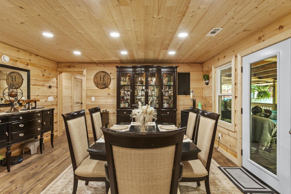 Versailles, Kentucky, 40383, United States, 3 Bedrooms Bedrooms, ,2 BathroomsBathrooms,Residential,For Sale,1976488