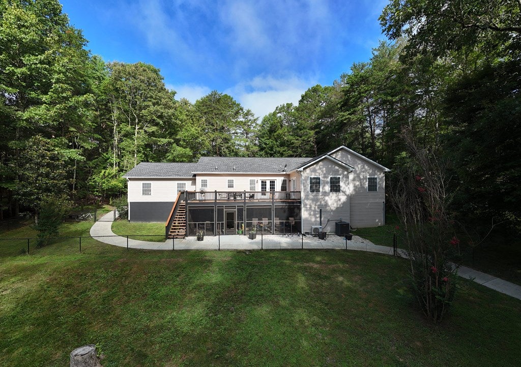 Murphy, North Carolina, 28906, United States, 3 Bedrooms Bedrooms, ,3 BathroomsBathrooms,Residential,For Sale,1902366