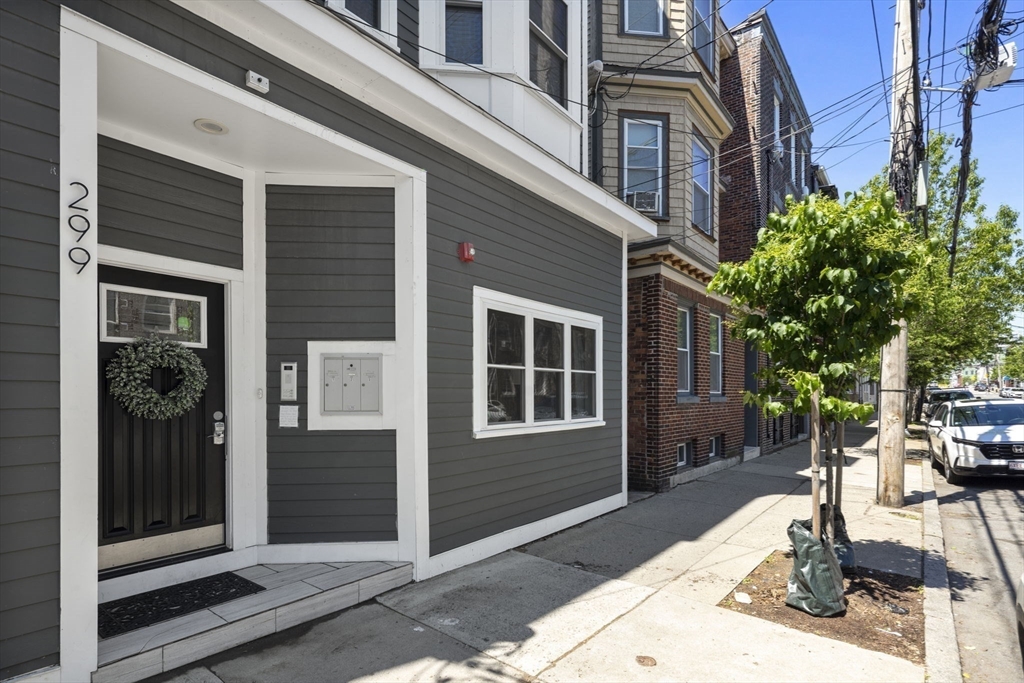 Boston, Massachusetts, 02128, United States, 2 Bedrooms Bedrooms, ,2 BathroomsBathrooms,Residential,For Sale,2048108