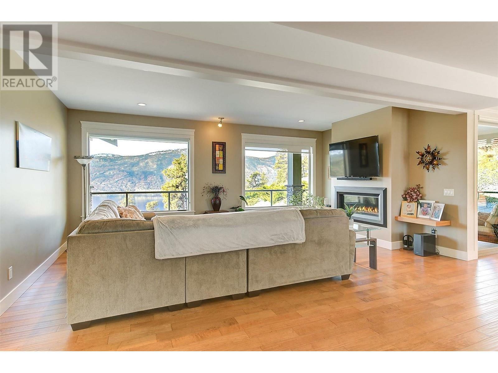 KELOWNA, British Columbia, V1V 2R1, CA, 4 Bedrooms Bedrooms, ,3 BathroomsBathrooms,Residential,For Sale,1839022