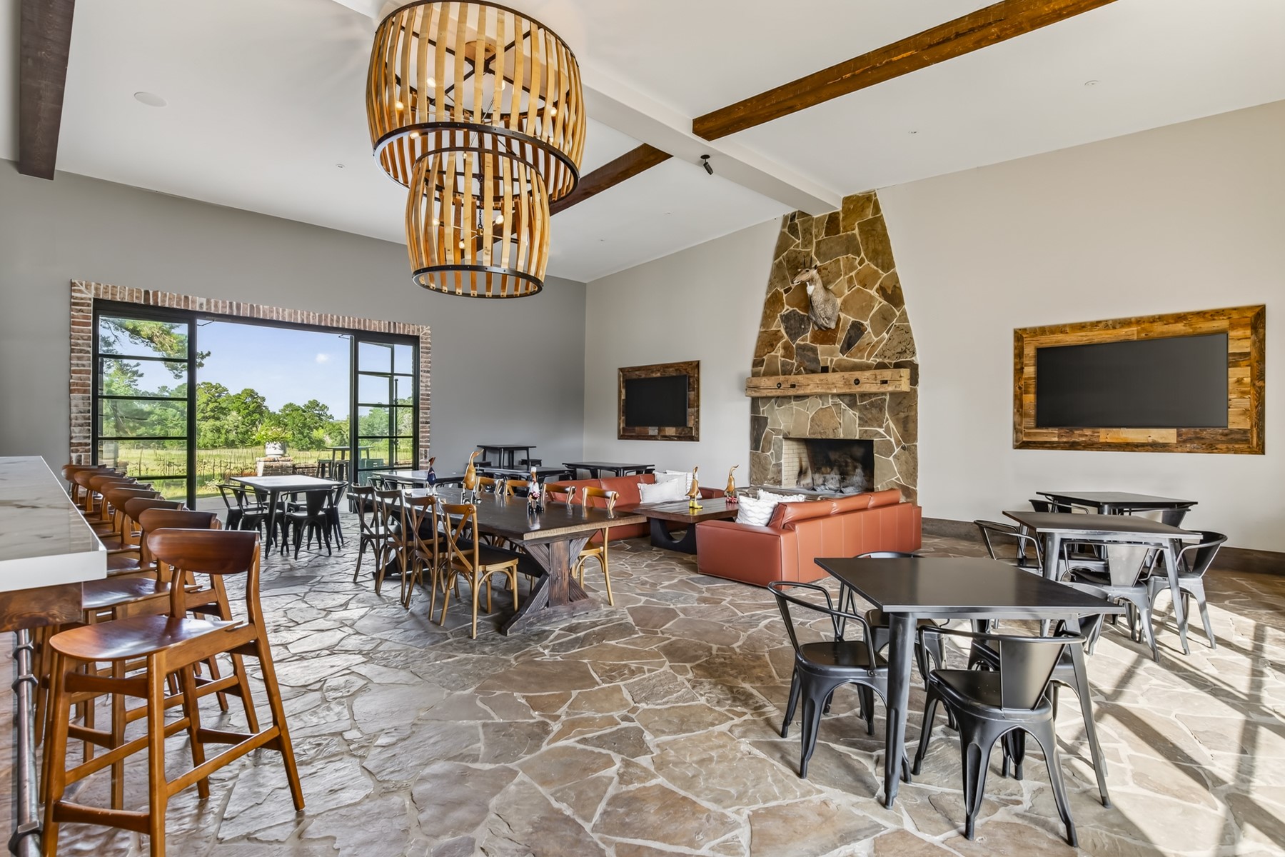  25200 Bernard Road, New Ulm, TX, 78950 - 物件實景