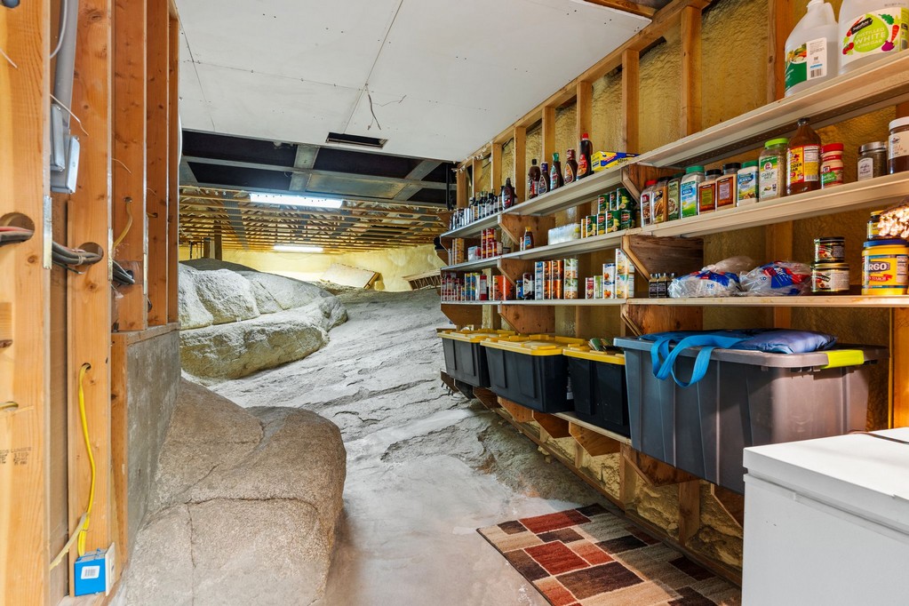 Bonners Ferry, Idaho, 83805, United States, 3 Bedrooms Bedrooms, ,4 BathroomsBathrooms,Residential,For Sale,1984473