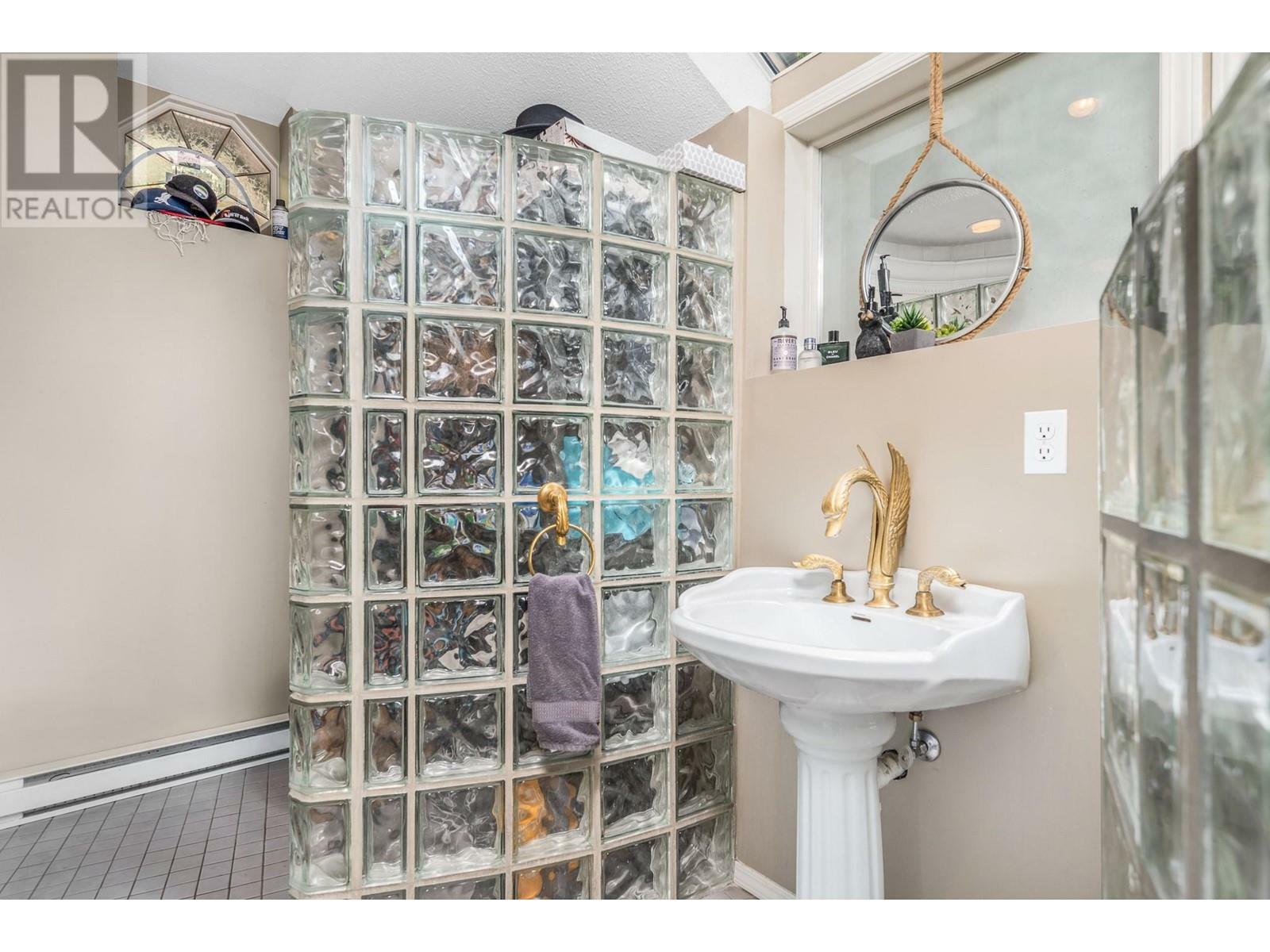 VERNON, British Columbia, V1H 1C8, CA, 5 Bedrooms Bedrooms, ,3 BathroomsBathrooms,Residential,For Sale,1838241