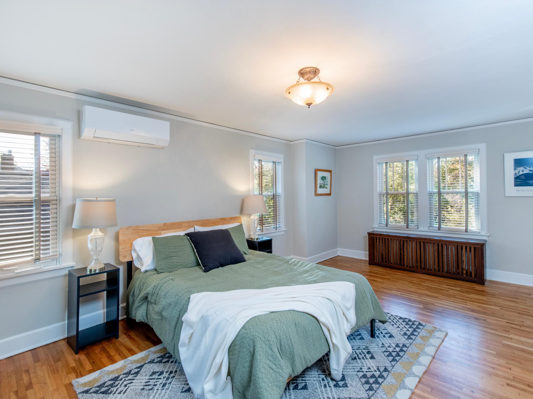 Saint Paul, Minnesota, 55104, United States, 3 Bedrooms Bedrooms, ,1 BathroomBathrooms,Residential,For Sale,1988037