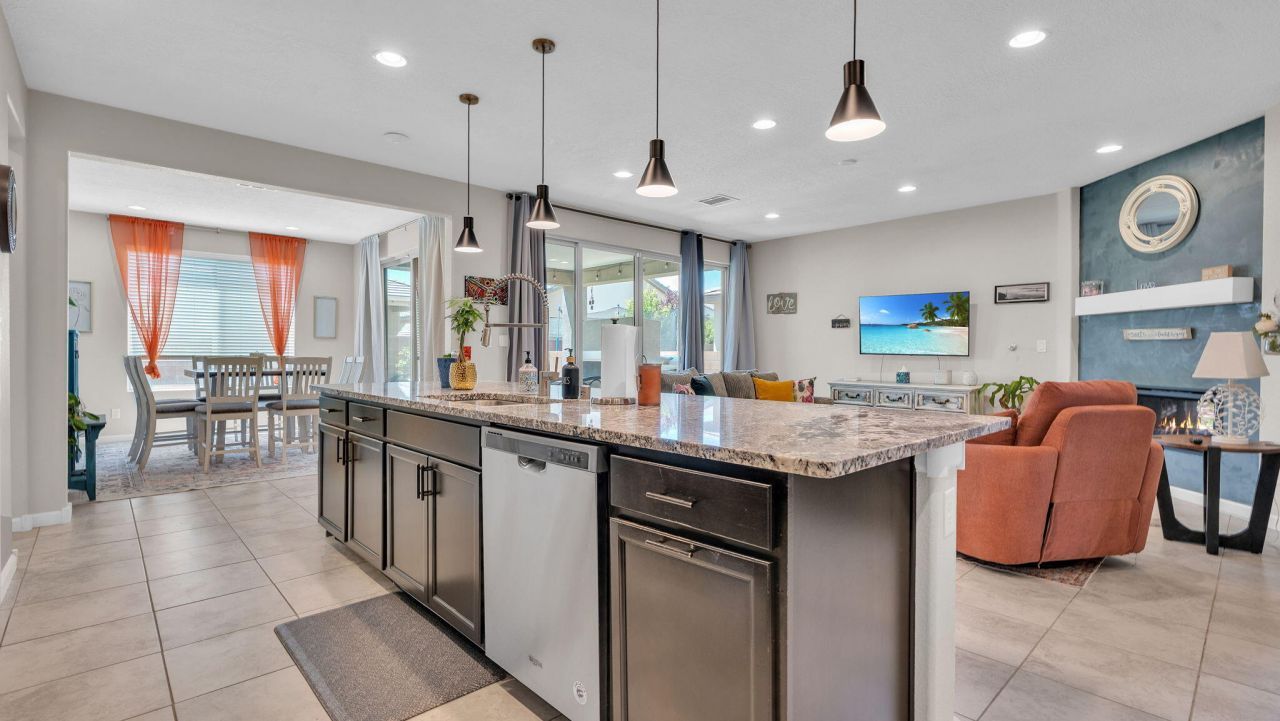 Albuquerque, New Mexico, 87106, United States, 5 Bedrooms Bedrooms, ,4 BathroomsBathrooms,Residential,For Sale,1907467