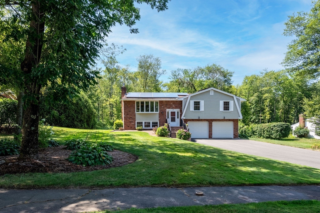 Agawam, Massachusetts, 01030, United States, 4 Bedrooms Bedrooms, ,3 BathroomsBathrooms,Residential,For Sale,1933274
