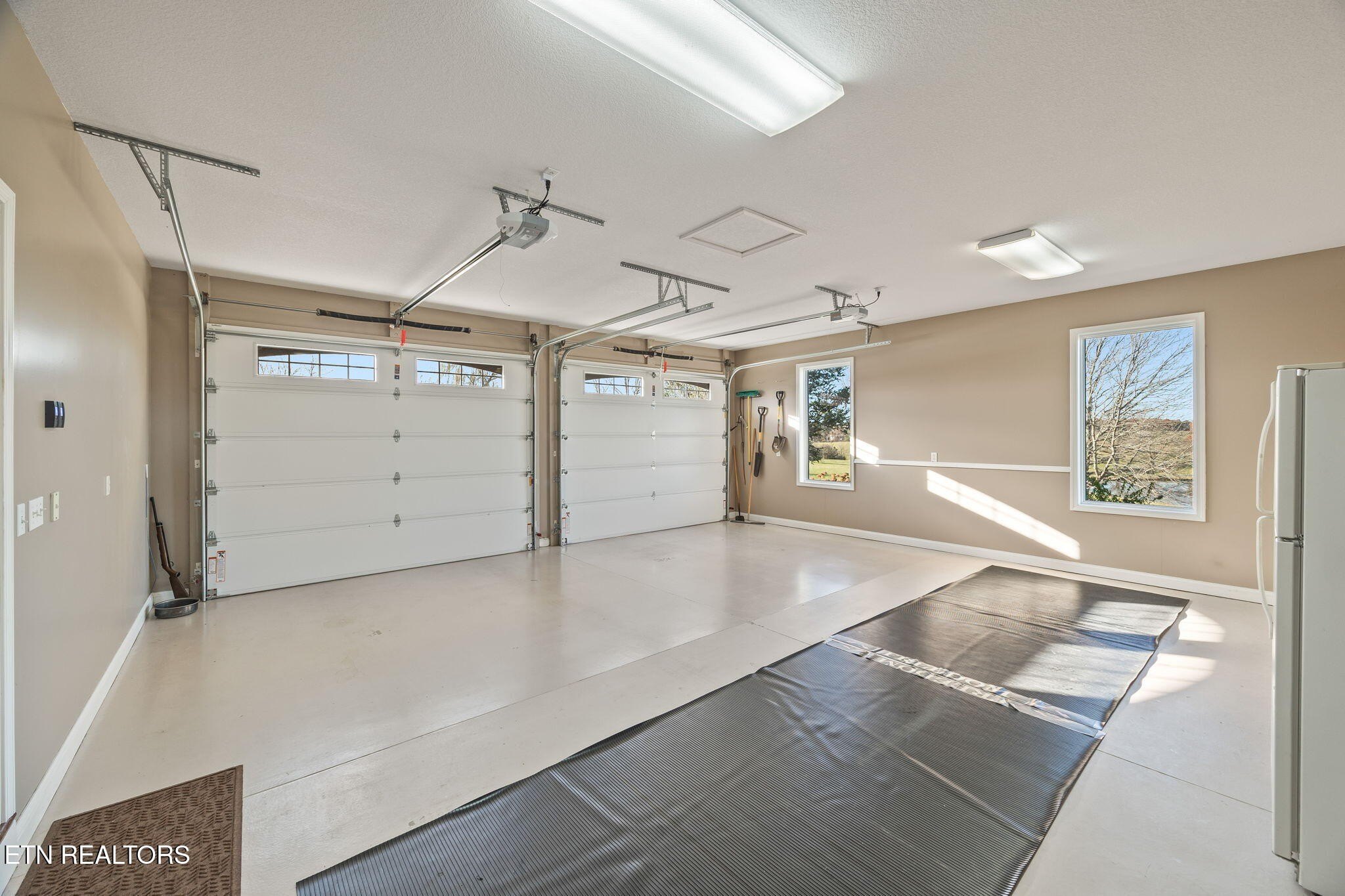 Deer Lodge, Tennessee, 37726, United States, 3 Bedrooms Bedrooms, ,4 BathroomsBathrooms,Residential,For Sale,1996492