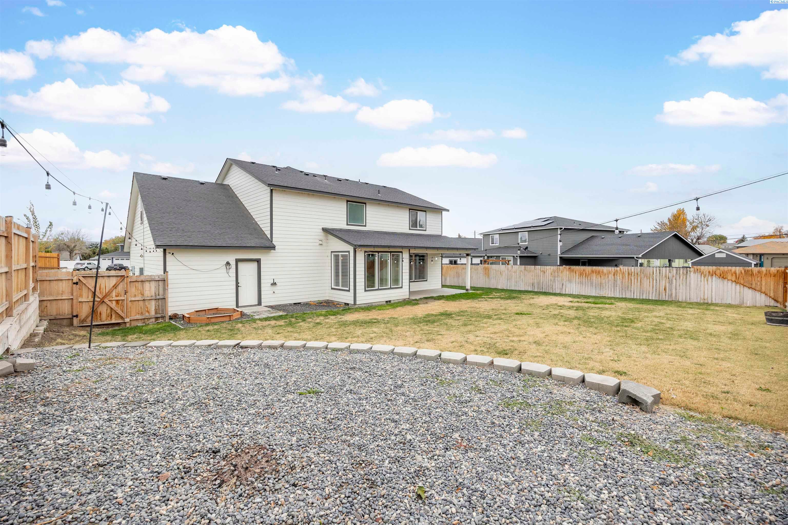 Grandview, Washington, 98930, United States, 5 Bedrooms Bedrooms, ,3 BathroomsBathrooms,Residential,For Sale,1988632