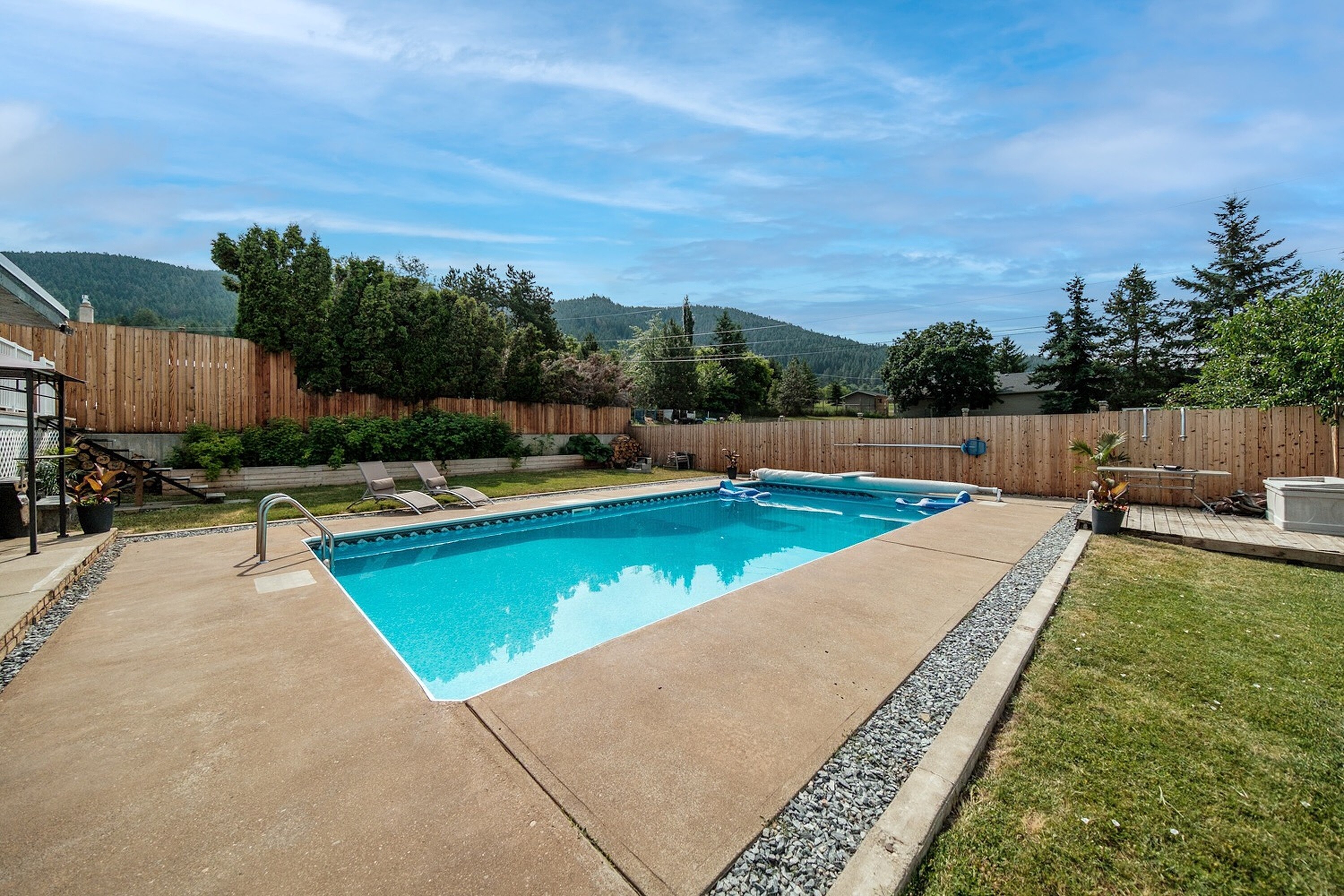  Peaceful Living with a Pool - 物件實景
