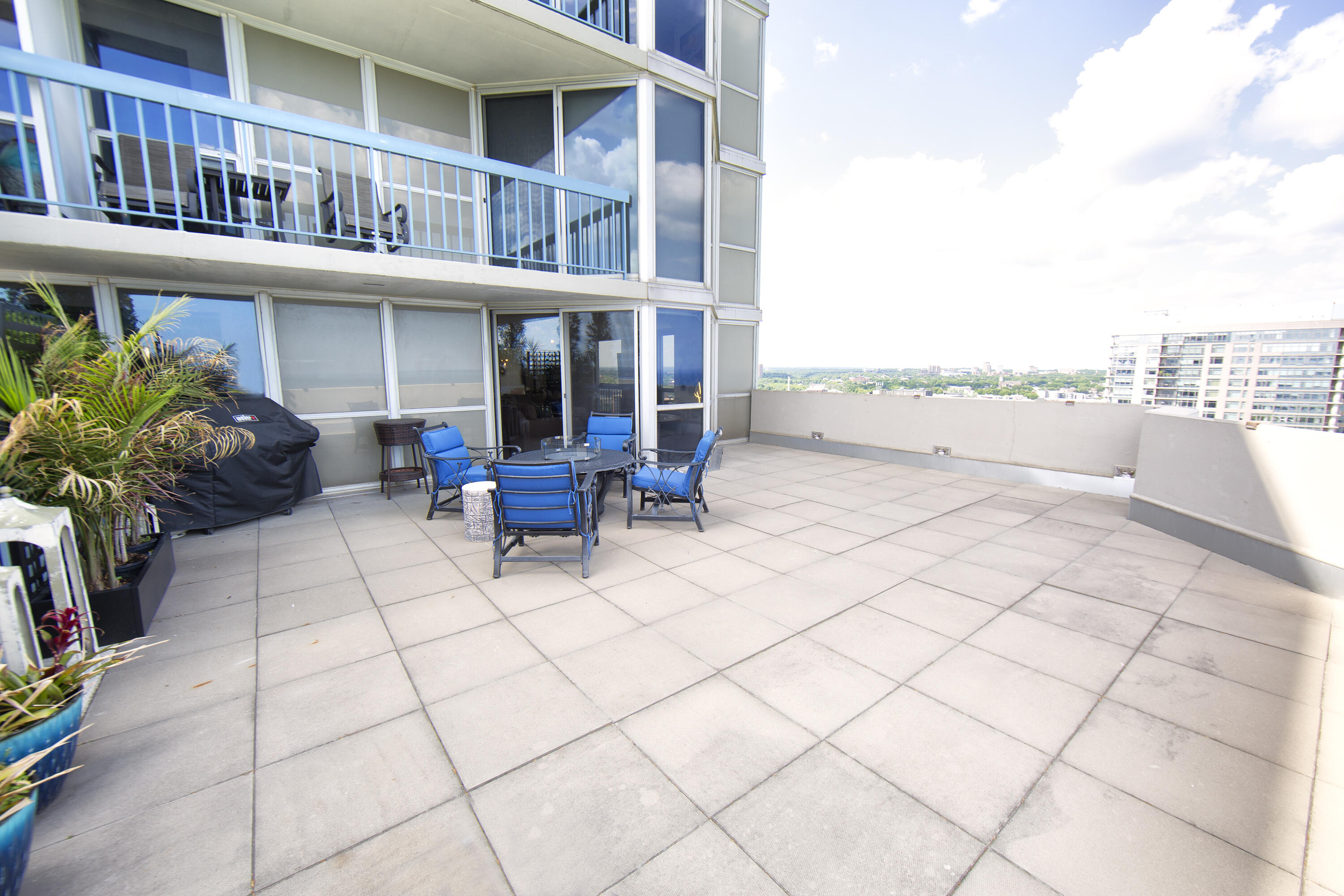 Milwaukee, Wisconsin, 53202, United States, 2 Bedrooms Bedrooms, ,3 BathroomsBathrooms,Residential,For Sale,1992022