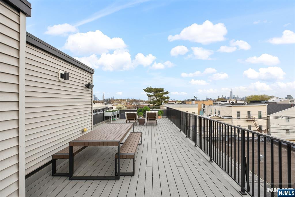 Jersey City, New Jersey, 07307, United States, 3 Bedrooms Bedrooms, ,2 BathroomsBathrooms,Residential,For Sale,1867337