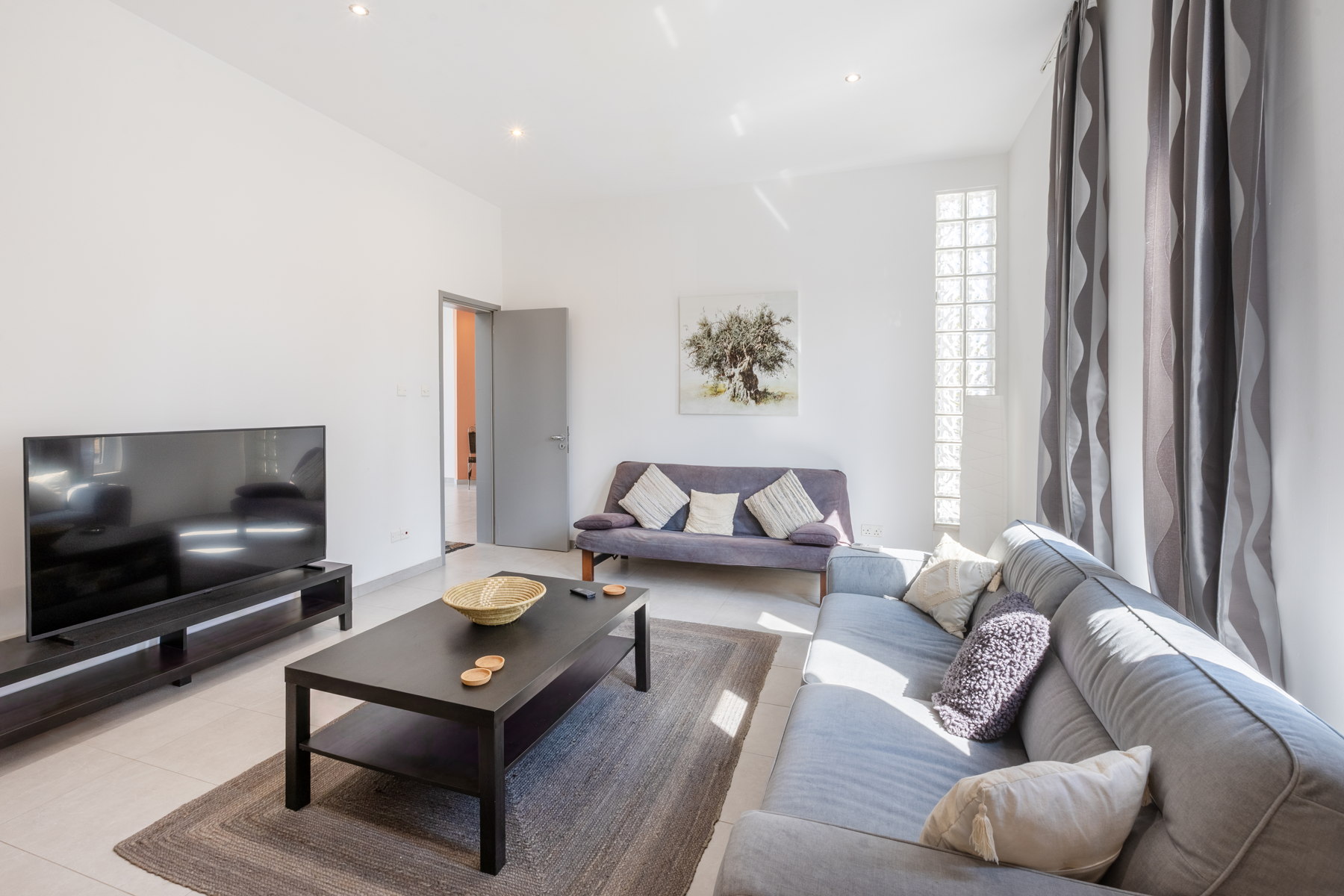  Three-Level Five-Bedroom Villa with Private Pool in Aradippou, Larnaca - 物件實景