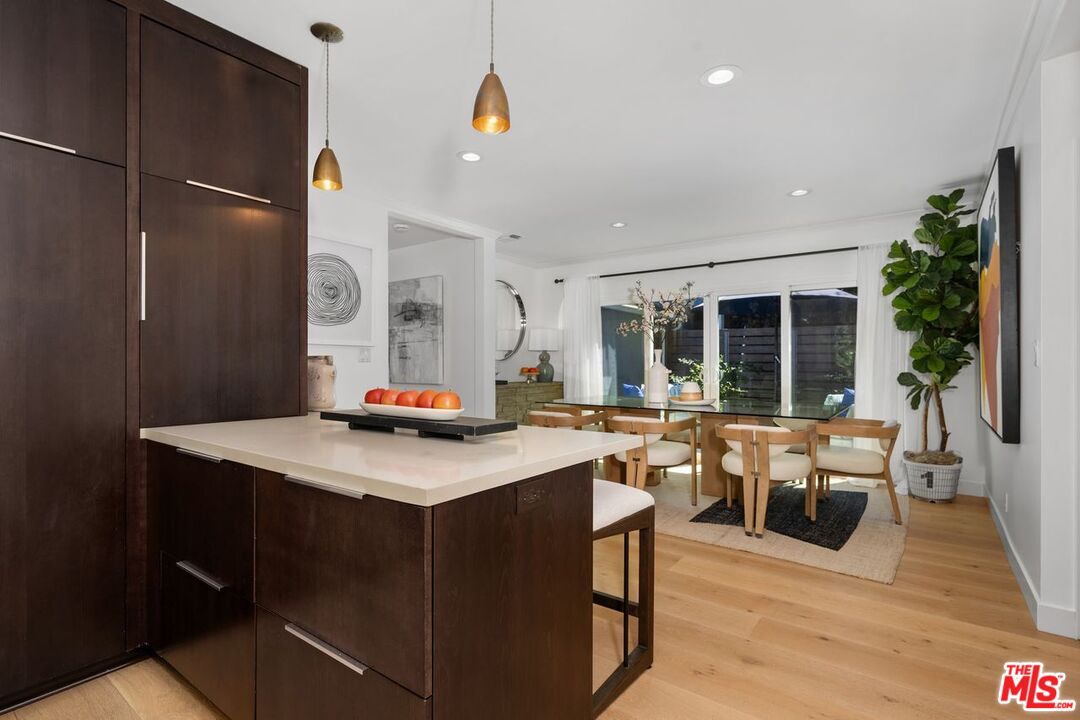 Los Angeles, California, 90064, United States, 3 Bedrooms Bedrooms, ,4 BathroomsBathrooms,Residential,For Sale,1940581