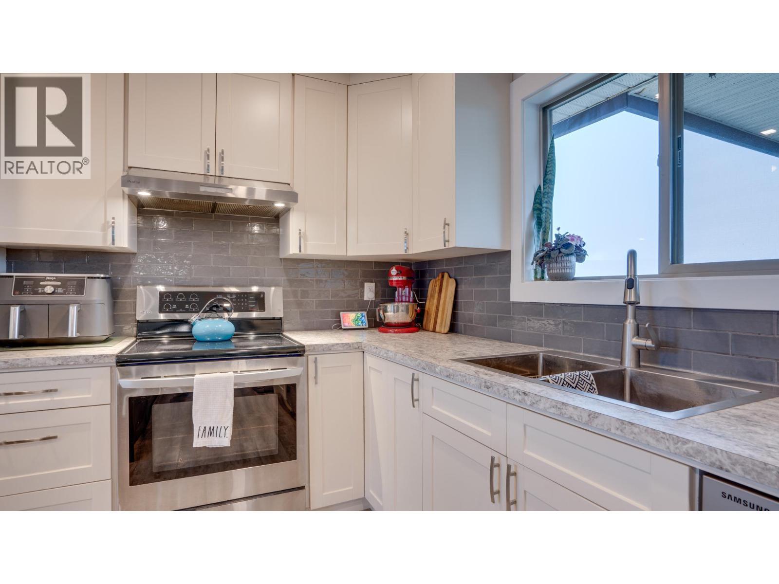 ARMSTRONG, British Columbia, V4Y 0B3, CA, 4 Bedrooms Bedrooms, ,2 BathroomsBathrooms,Residential,For Sale,1950406
