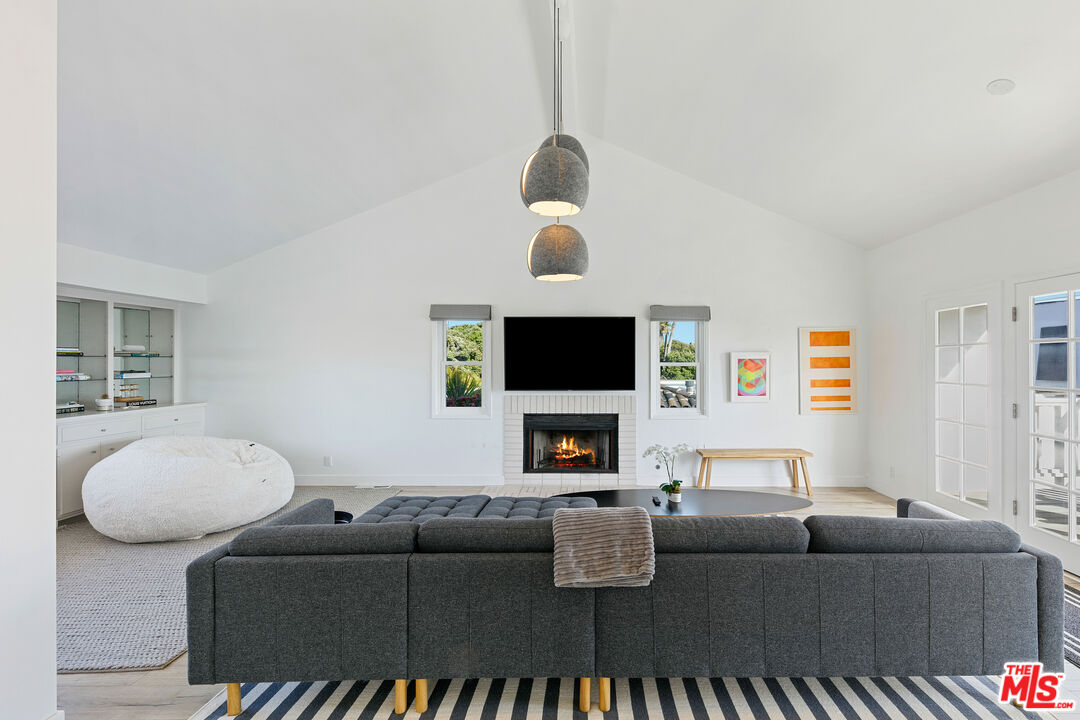 Malibu, California, 90265, United States, 4 Bedrooms Bedrooms, ,4 BathroomsBathrooms,Residential,For Sale,1840661
