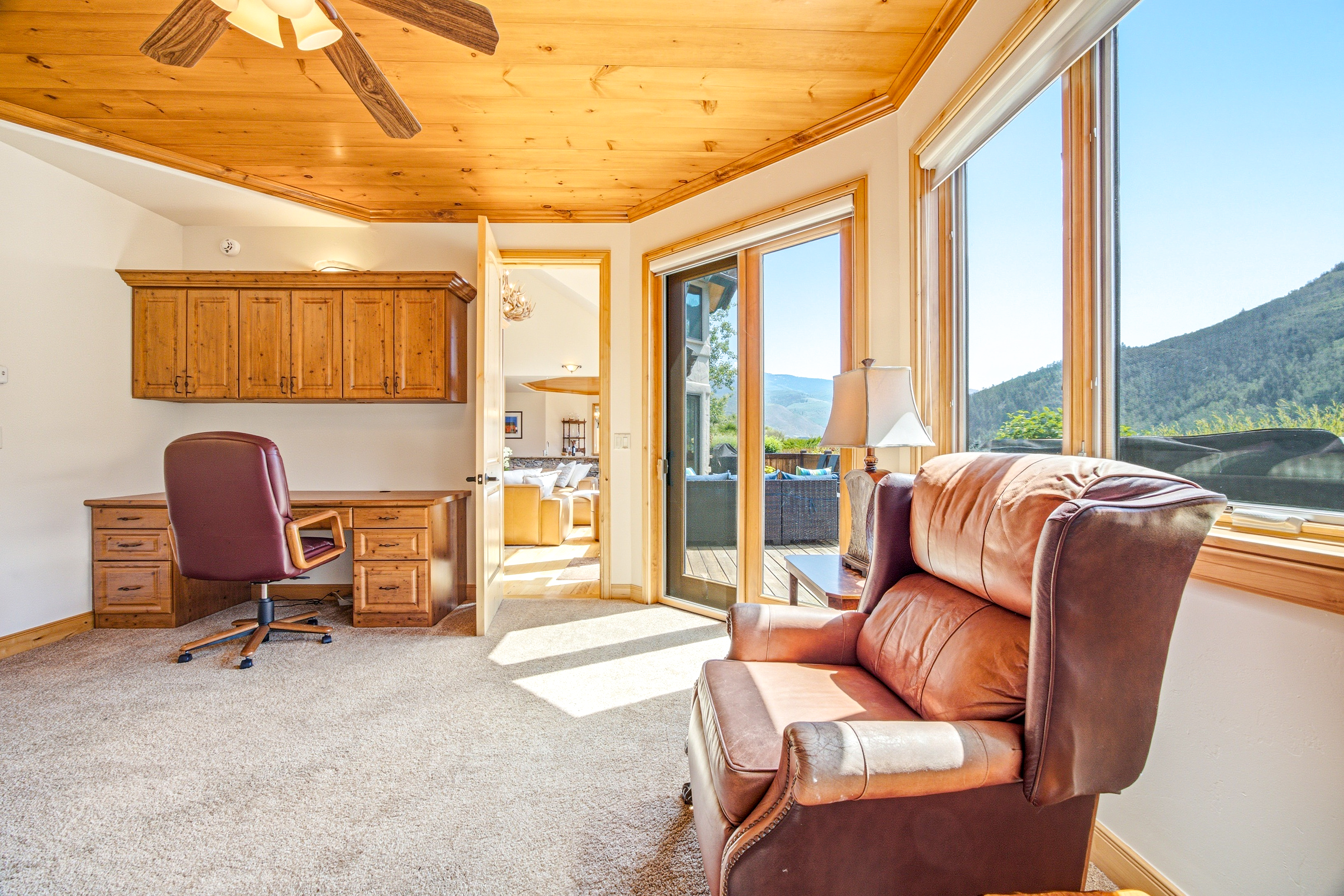  Custom-built, Single-family Home in the Exclusive Grand Traverse Neighborhood - 物件實景