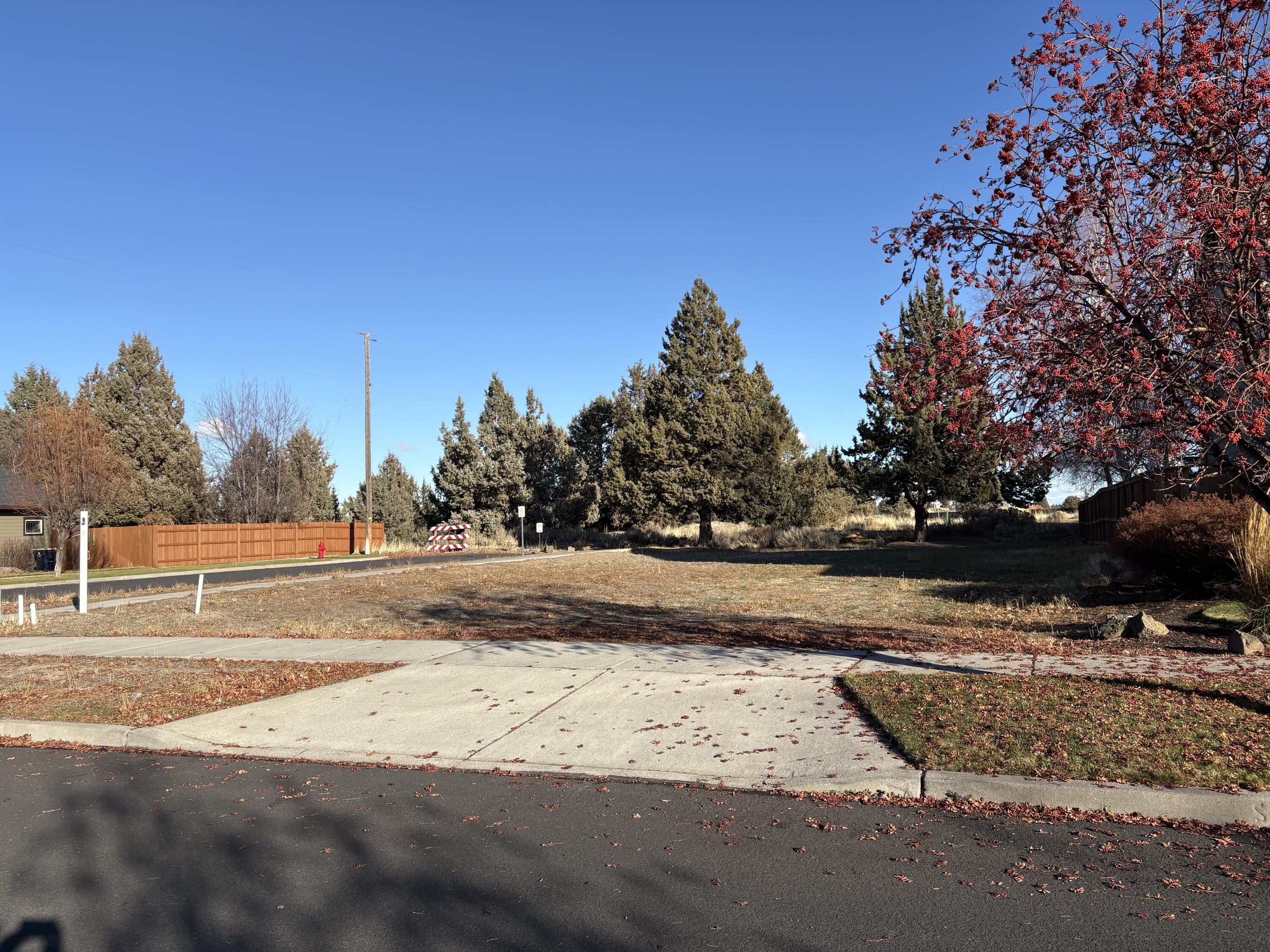 Bend, Oregon, 97702, United States, 4 Bedrooms Bedrooms, ,2 BathroomsBathrooms,Residential,For Sale,2003432