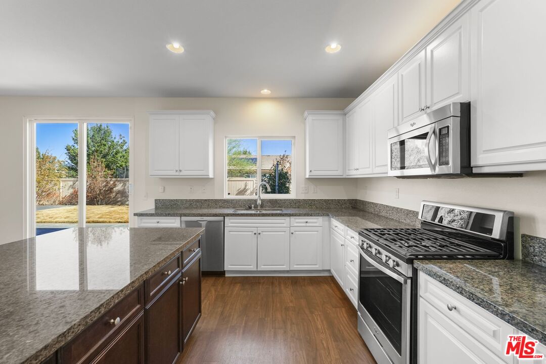 Lancaster, California, 93534, United States, 5 Bedrooms Bedrooms, ,3 BathroomsBathrooms,Residential,For Sale,1942304