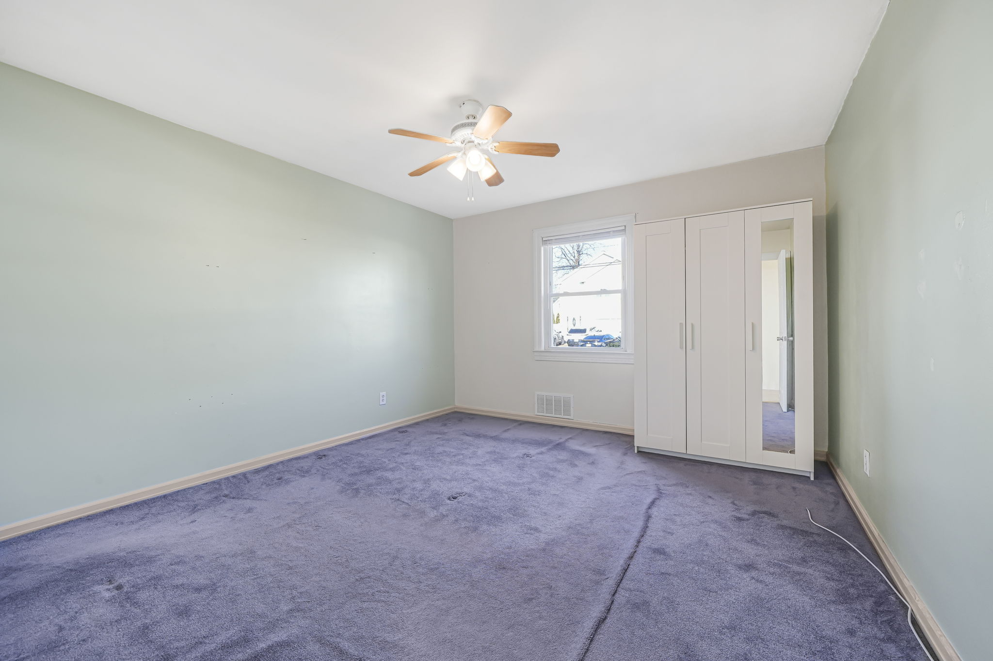 Elmwood Park, New Jersey, 07407, United States, 4 Bedrooms Bedrooms, ,2 BathroomsBathrooms,Residential,For Sale,2009645