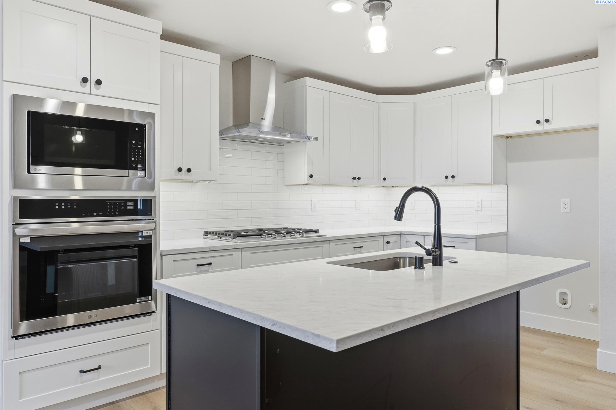 Kennewick, Washington, 99338, United States, 3 Bedrooms Bedrooms, ,1 BathroomBathrooms,Residential,For Sale,2000411