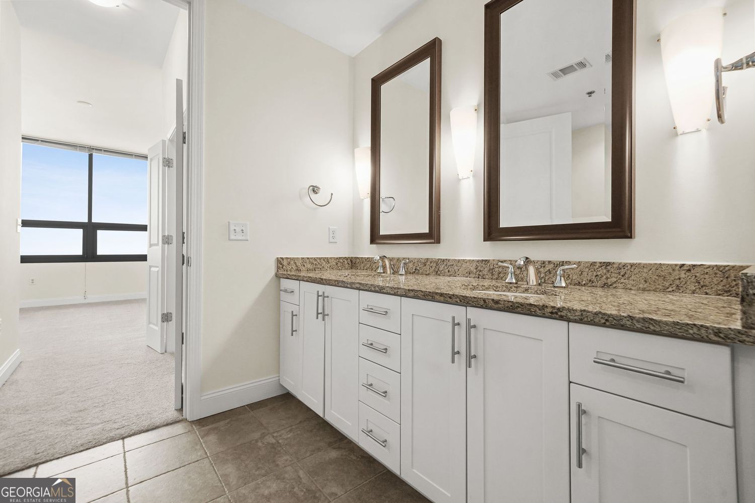 Atlanta, Georgia, 30363, United States, 2 Bedrooms Bedrooms, ,3 BathroomsBathrooms,Residential,For Sale,2012168