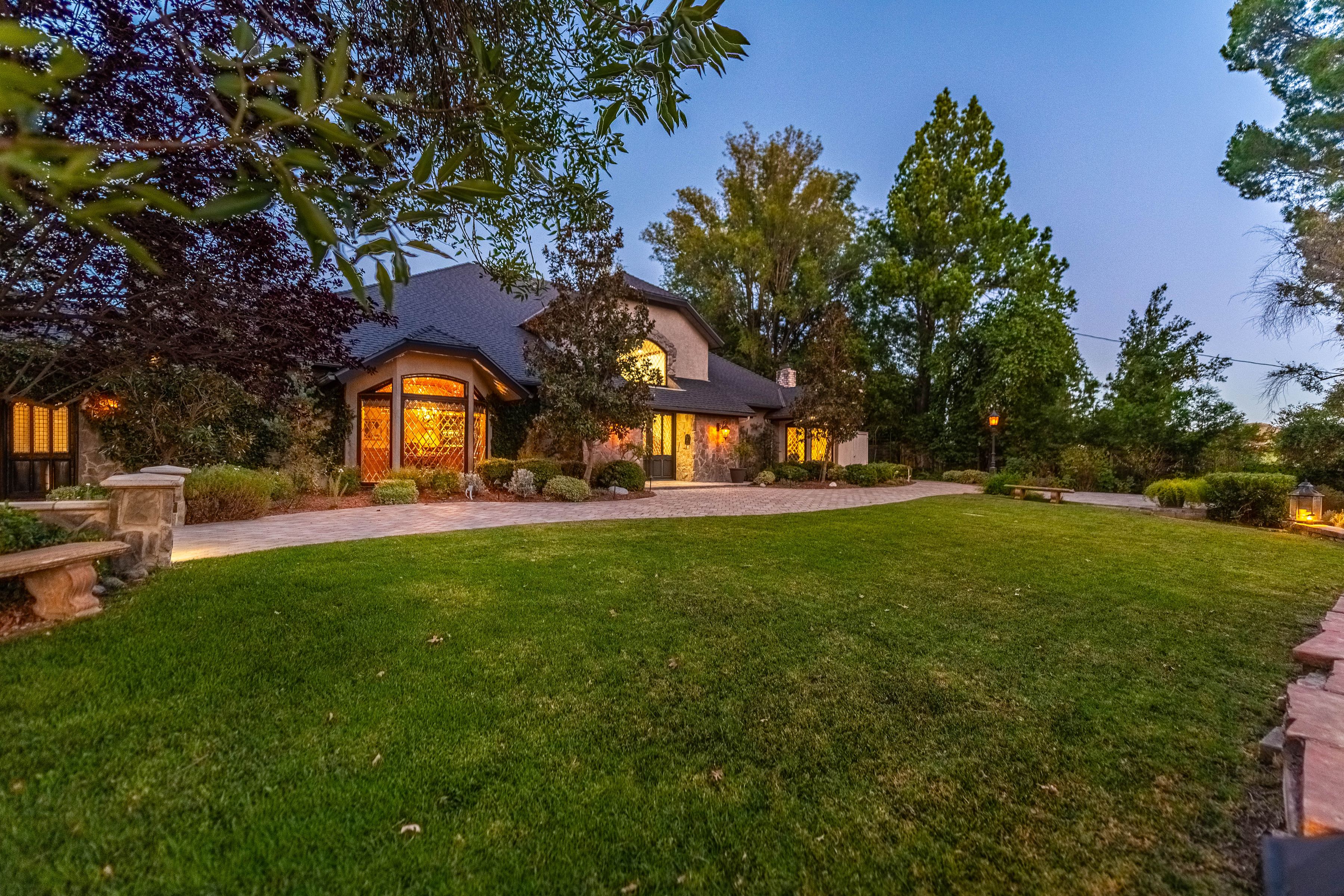  Gated Estate on Nearly 2 Acres - 物件實景