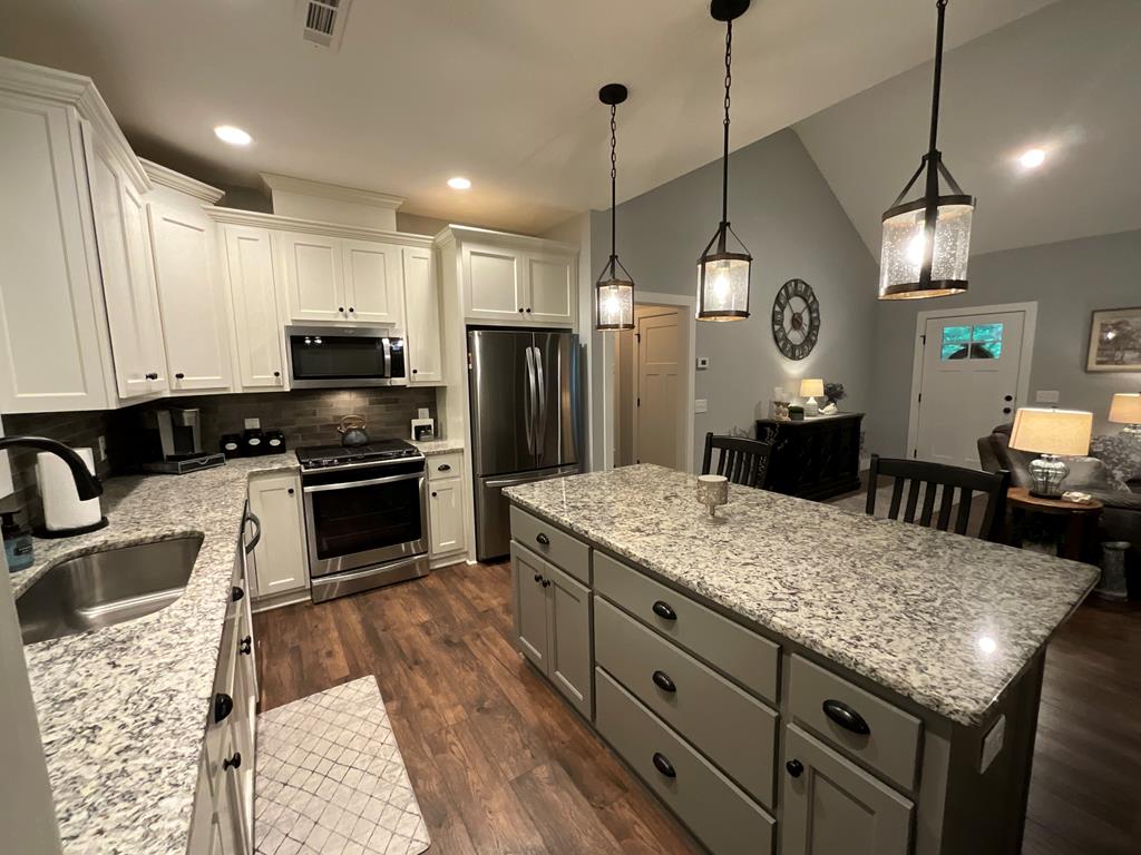 Ellijay, Georgia, 30540, United States, 3 Bedrooms Bedrooms, ,2 BathroomsBathrooms,Residential,For Sale,1911460