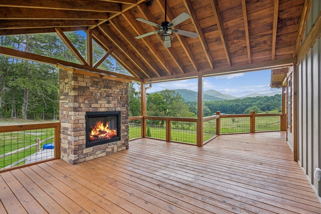 Morganton, Georgia, 30560, United States, 4 Bedrooms Bedrooms, ,3 BathroomsBathrooms,Residential,For Sale,1929478