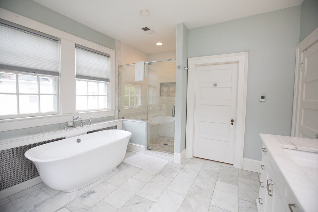 Farmville, Virginia, 23901, United States, 5 Bedrooms Bedrooms, ,5 BathroomsBathrooms,Residential,For Sale,1837086